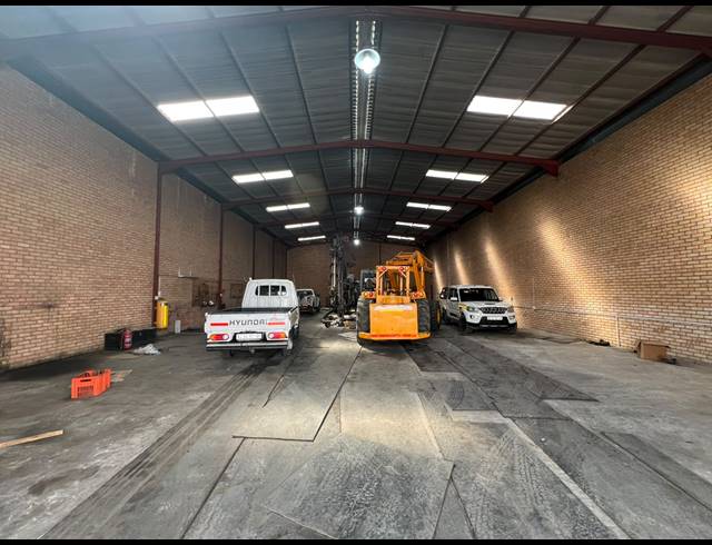 1,560M² WAREHOUSE FOR SALE IN SUNDERLAND RIDGE